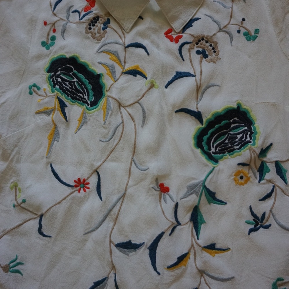 Embroidered blouse - Picture 2 of 3